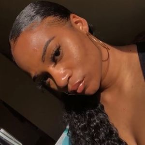 Meet your Posher, Victoria